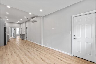 24-42 43rd St-Unit -1 in Queens, NY - Building Photo - Building Photo