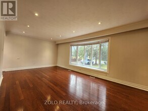 3 Cabot Ct in Aurora, ON - Building Photo - Building Photo