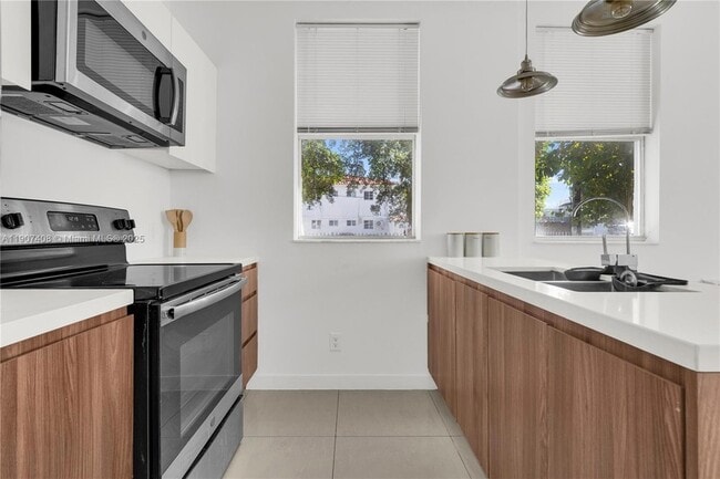 property at 924 Marseille Dr