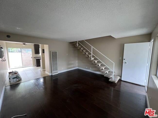 property at 6233 N Clybourn Ave
