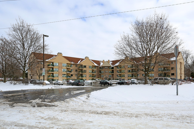 Chicopee Terrace in Kitchener, ON - Building Photo - Building Photo