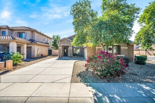 15385 W Cottonwood Cir in Surprise, AZ - Building Photo