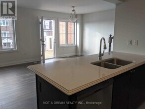 35 Bluegill Cres in Whitby, ON - Building Photo - Building Photo
