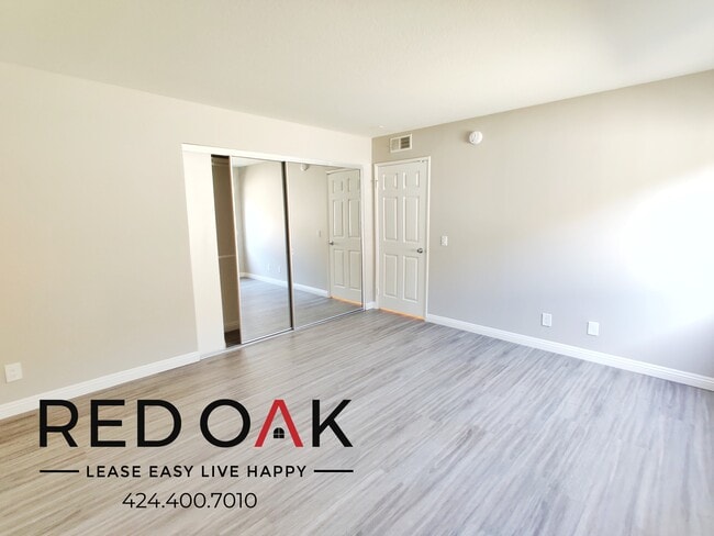 4451 Vista Del Monte Ave in Los Angeles, CA - Foto de edificio - Building Photo