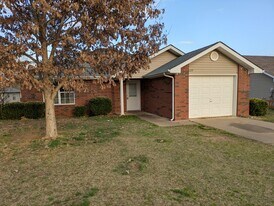 1419 Crape Myrtle Dr in Clarksville, AR - Building Photo