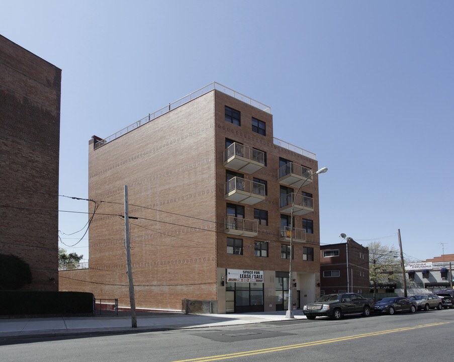 366 Kings Hwy in Brooklyn, NY - Building Photo