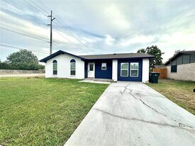 1322 Shorecrest Dr in Garland, TX - Building Photo