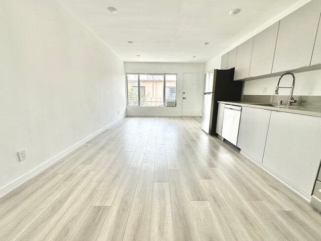 318 S Mariposa Ave in Los Angeles, CA - Foto de edificio - Building Photo