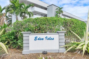 3600 NE 170th St in North Miami Beach, FL - Building Photo