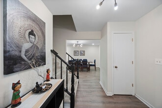 8 Hampton Ct in Mundelein, IL - Building Photo - Building Photo