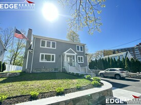 15 Moody St in Chestnut Hill, MA - Building Photo
