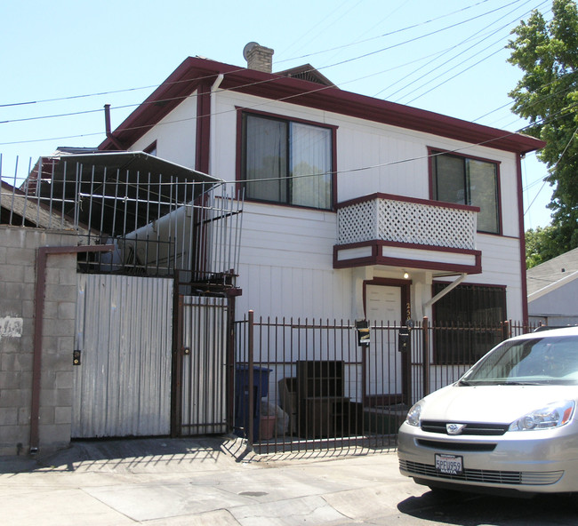 2505 18th St in Sacramento, CA - Foto de edificio - Building Photo