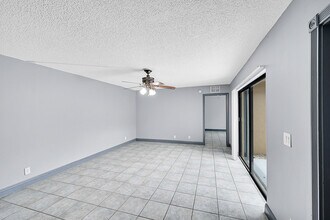 1204 Waterview Cir in Palm Springs, FL - Building Photo - Building Photo