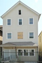 9011 S Brandon Ave in Chicago, IL - Building Photo