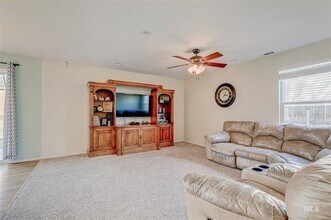 9690 W Touchstone Dr in Boise, ID - Building Photo - Building Photo