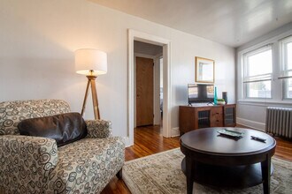 658 Lancaster Ave in Berwyn, PA - Building Photo - Building Photo