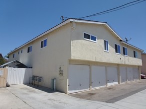 999 Mission Dr in Costa Mesa, CA - Building Photo - Building Photo