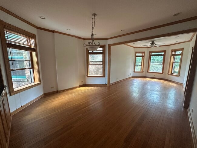 1310 W Cornelia Ave, Unit 3 in Chicago, IL - Building Photo - Building Photo