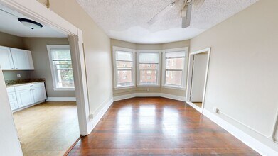 Towne Apartments in Seattle, WA - Building Photo - Interior Photo
