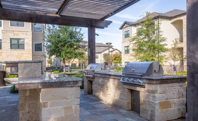 12325 Shadow Creek Pkwy in Pearland, TX - Building Photo