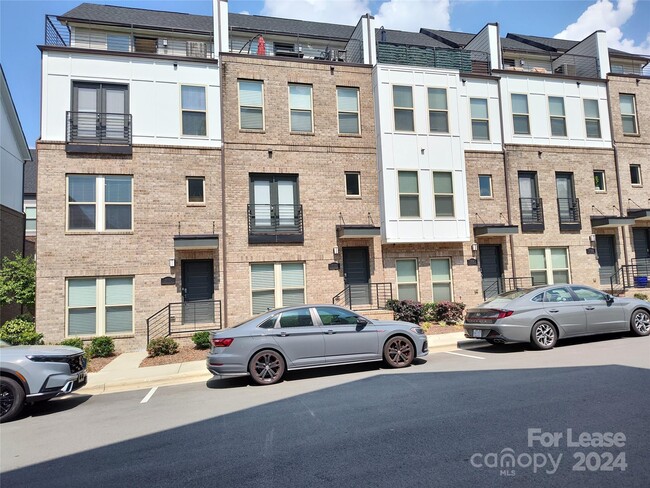 15032 New Amsterdam Ln in Charlotte, NC - Foto de edificio - Building Photo