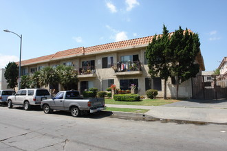 Columbus Apartments in North Hills, CA - Building Photo - Building Photo