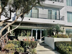 7857 W Manchester Ave in Los Angeles, CA - Building Photo