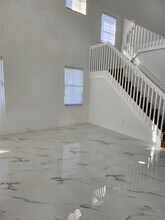 8465 NW 108th Path in Doral, FL - Foto de edificio - Building Photo