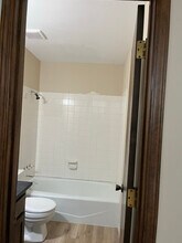 8905 Haskins St in Lenexa, KS - Foto de edificio - Building Photo