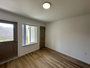 River Walk Terrace in Paso Robles, CA - Building Photo - Building Photo