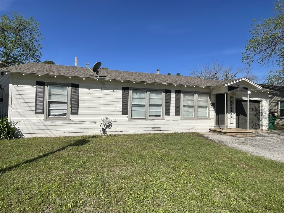 1230 N Garfield Ave in Stephenville, TX - Building Photo
