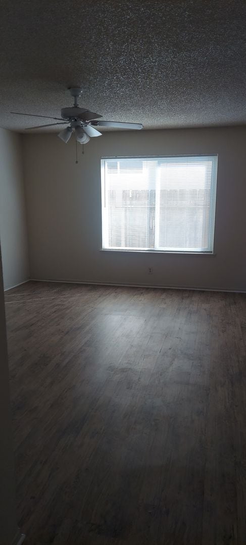 1040 E Donna Dr in Merced, CA - Building Photo - Building Photo