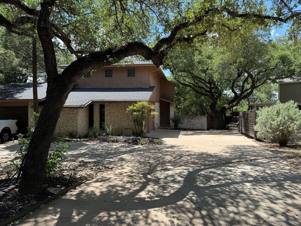 9106 Rockcrest Cir in Austin, TX - Building Photo
