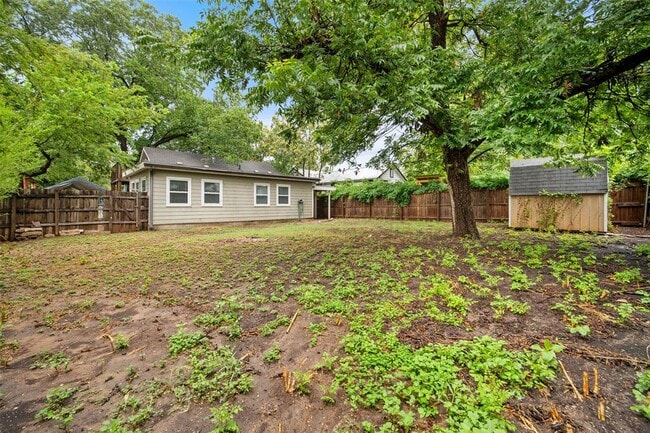 4605 Harmon Ave in Austin, TX - Building Photo - Building Photo