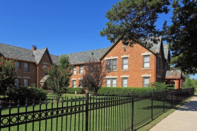 Kamp's Court Apartments in Oklahoma City, OK - Foto de edificio - Building Photo