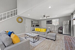 4314 E Henry Ave, Unit SI ID1244363P in Tampa, FL - Building Photo