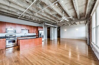 201 Main St in Houston, TX - Building Photo - Building Photo