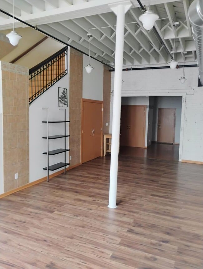 property at 523 N Hickory St