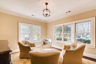 2105 Brookview Dr NW in Atlanta, GA - Building Photo - Building Photo