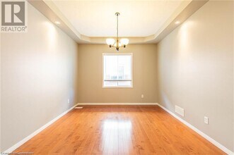 549 New Bedford Dr in Waterloo, ON - Building Photo - Building Photo