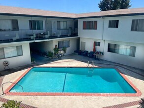 Fulton Gardens Apartments in Van Nuys, CA - Building Photo - Building Photo