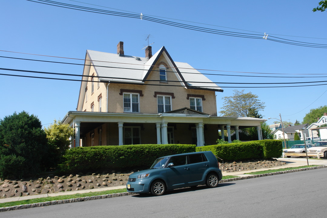 38 Gordon St in Perth Amboy, NJ - Building Photo