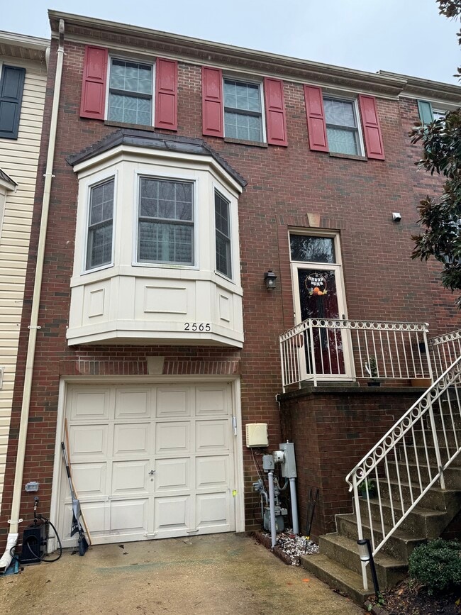 property at 2565 Stow Ct