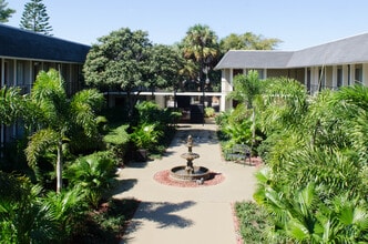 Chateau in Tampa, FL - Building Photo - Building Photo