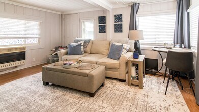 11291 E Shore Dr in Whitmore Lake, MI - Foto de edificio - Building Photo