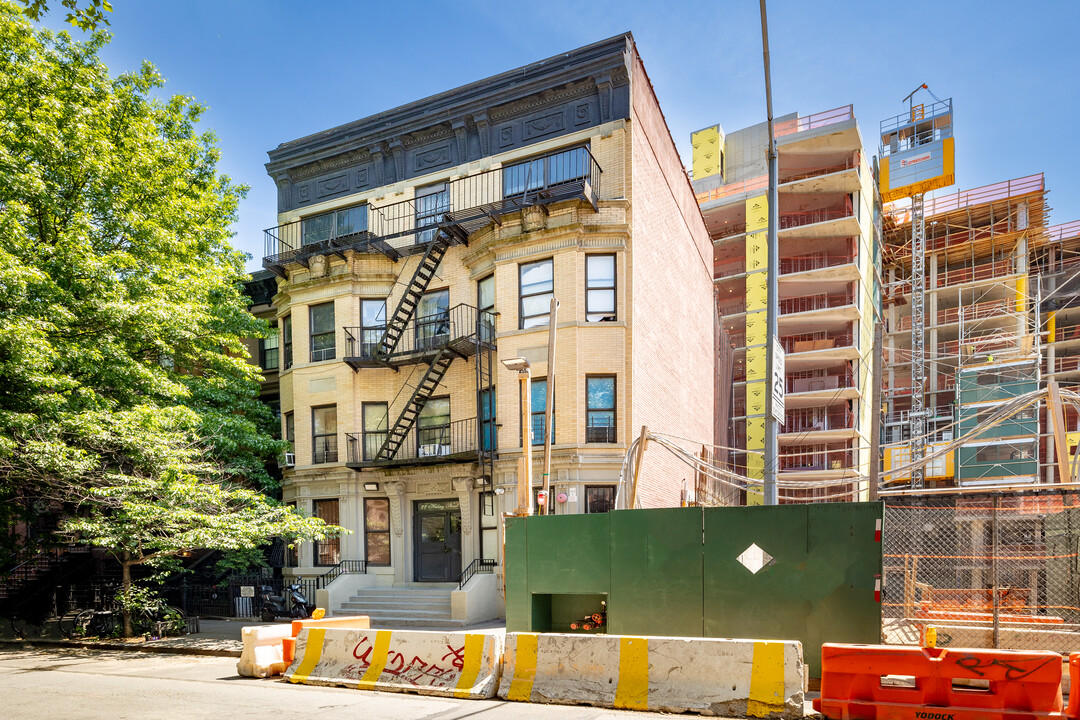 22 Halsey Street in Brooklyn, NY - Building Photo