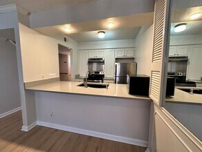 6501 E Hill Dr in Austin, TX - Building Photo - Building Photo