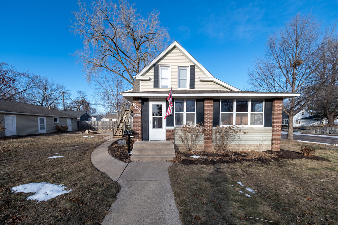 607 2nd St N in Hopkins, MN - Building Photo