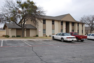 Fairway Village Apartments in Dallas, TX - Foto de edificio - Building Photo