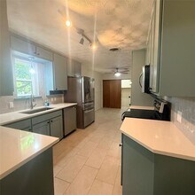 1201 Ravenwood Dr in Arlington, TX - Building Photo - Building Photo